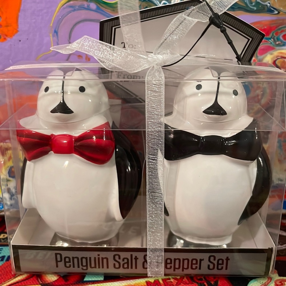 Penguin Salt & Pepper Set of 2 Ceramic Shakers New